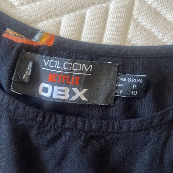 VOLCOM netflix Obx crop ruffle rainbow top - Picture 3 of 4